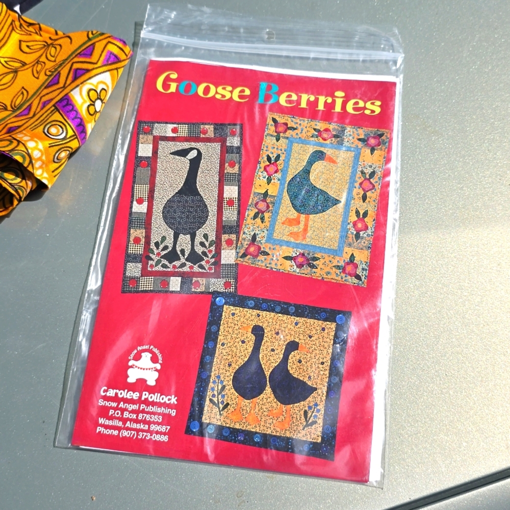 1999 Carolee Wall Quilt / Pillow Pattern Goose Berries GEESE Folk Art